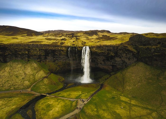 Looking for a travel guide to Iceland? Click through for insider travel tips on where to to, what to do, what to eat, Icelandic cultural tips, and cheap travel advice!