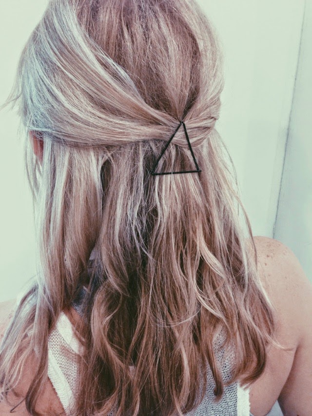 Want some easy hairstyles? Even better - easy hairstyles for dirty hair? Click through for 7 simple hairdos even the laziest of us can pull off!